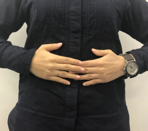 배꼽과 명치의 중간에 있는 경혈