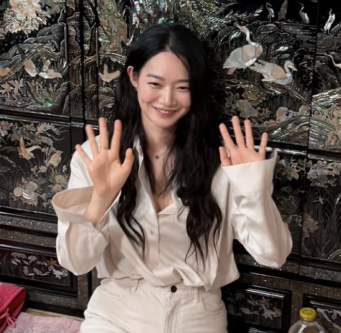 김우빈 신민아 기부