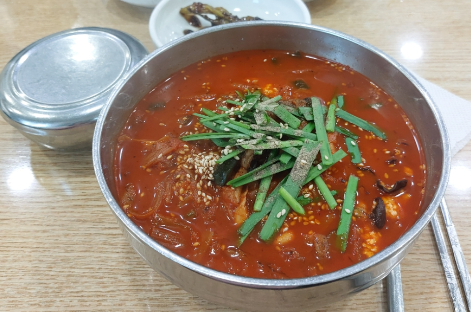 강릉짬뽕순두부 동화가든 본점