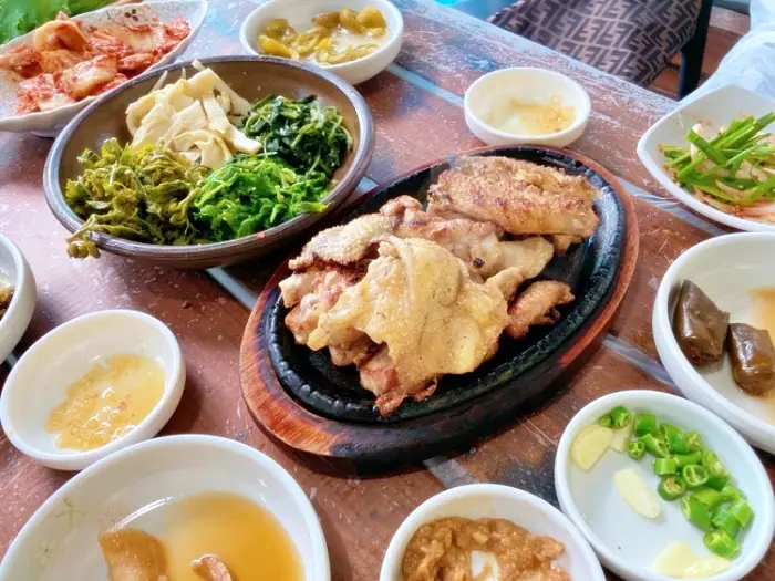 생방송오늘저녁 전남 구례 지리산 숙소 밥잘주는민박 온돌방 구들방에서 즐기는 산나물 반찬 산닭구이 맛집