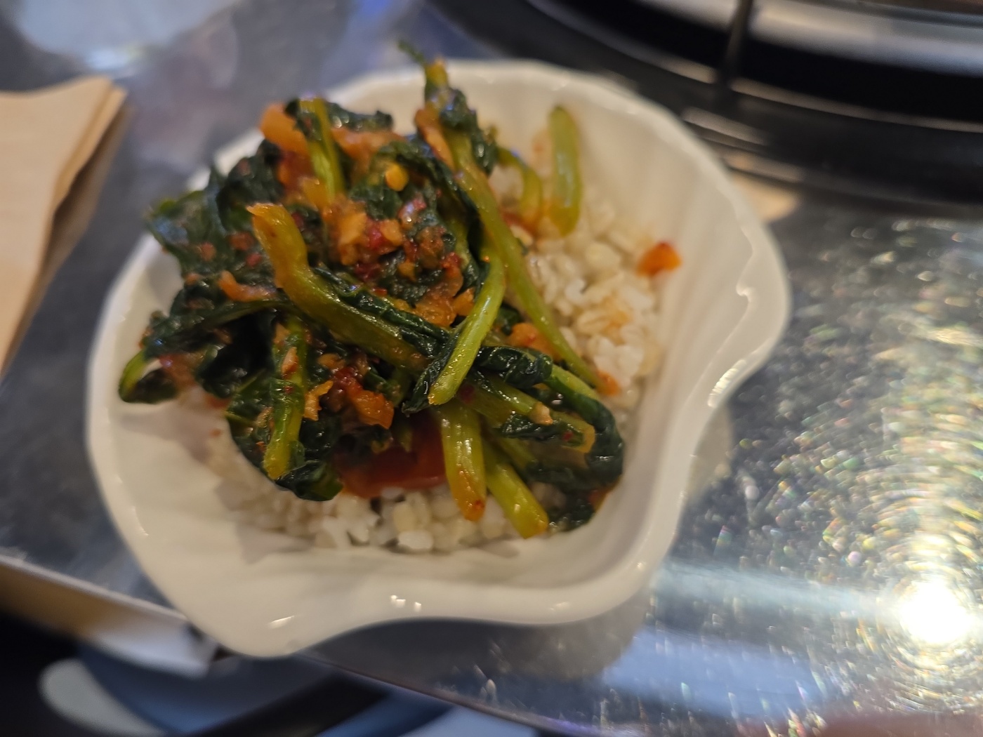 열무보리밥 비벼먹는 모습