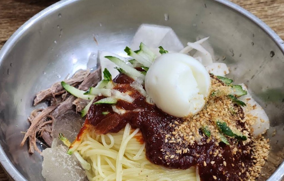 국제밀면 본점 솔직 리뷰, 물밀면·비빔밀면 무엇이 더 인기일까?