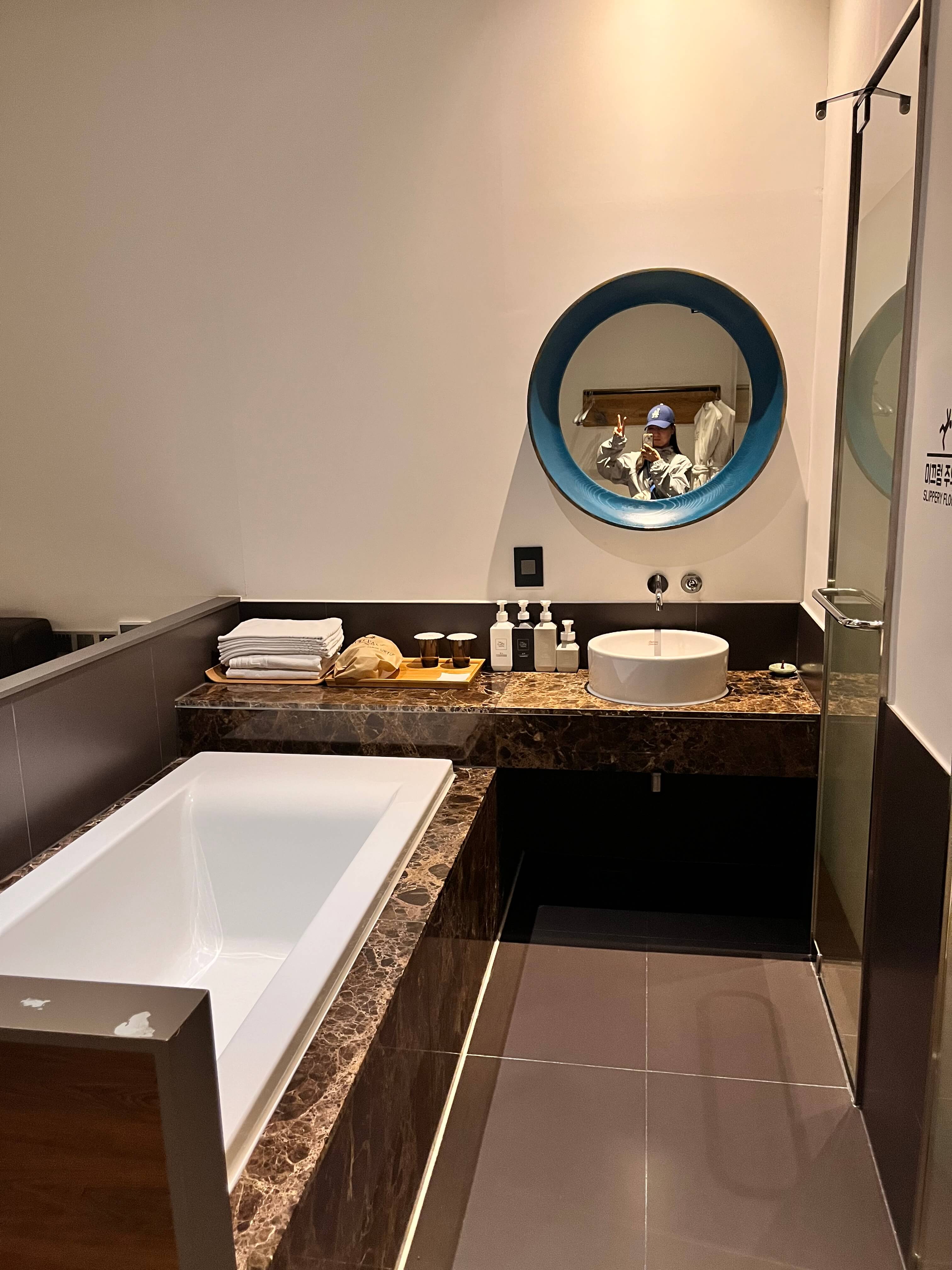 더 클래식 바이 호텔원 디럭스 더블룸