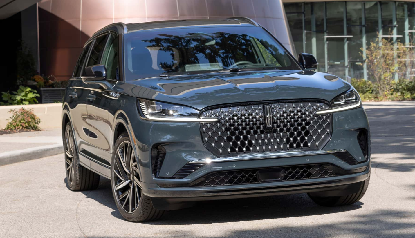 링컨 신형 '에비에이터 페이스리프트'가 국내 출시를 앞두고 있다.