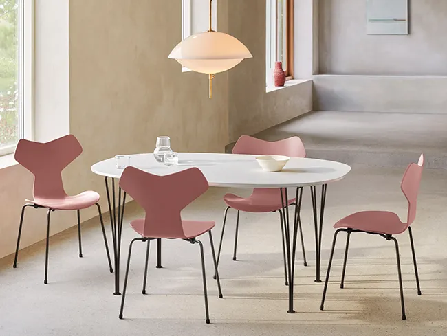 Fritz Hansen의 Grand Prix 의자