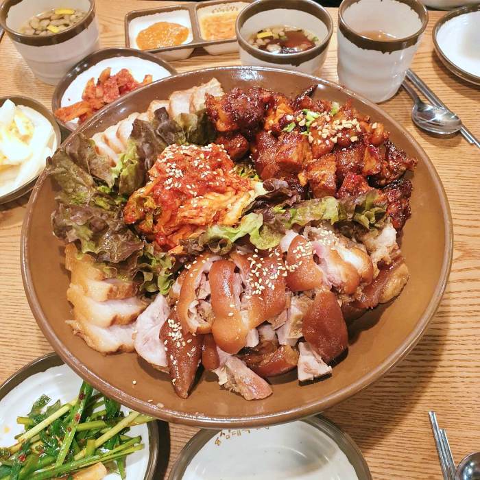 돈쭐내러왔습니다 갈현동 연신내 족발 보쌈 매콤 뼈구이 맛집