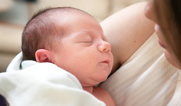 기침 가래를 멈추는 공기청정기 작동 사진입니다.