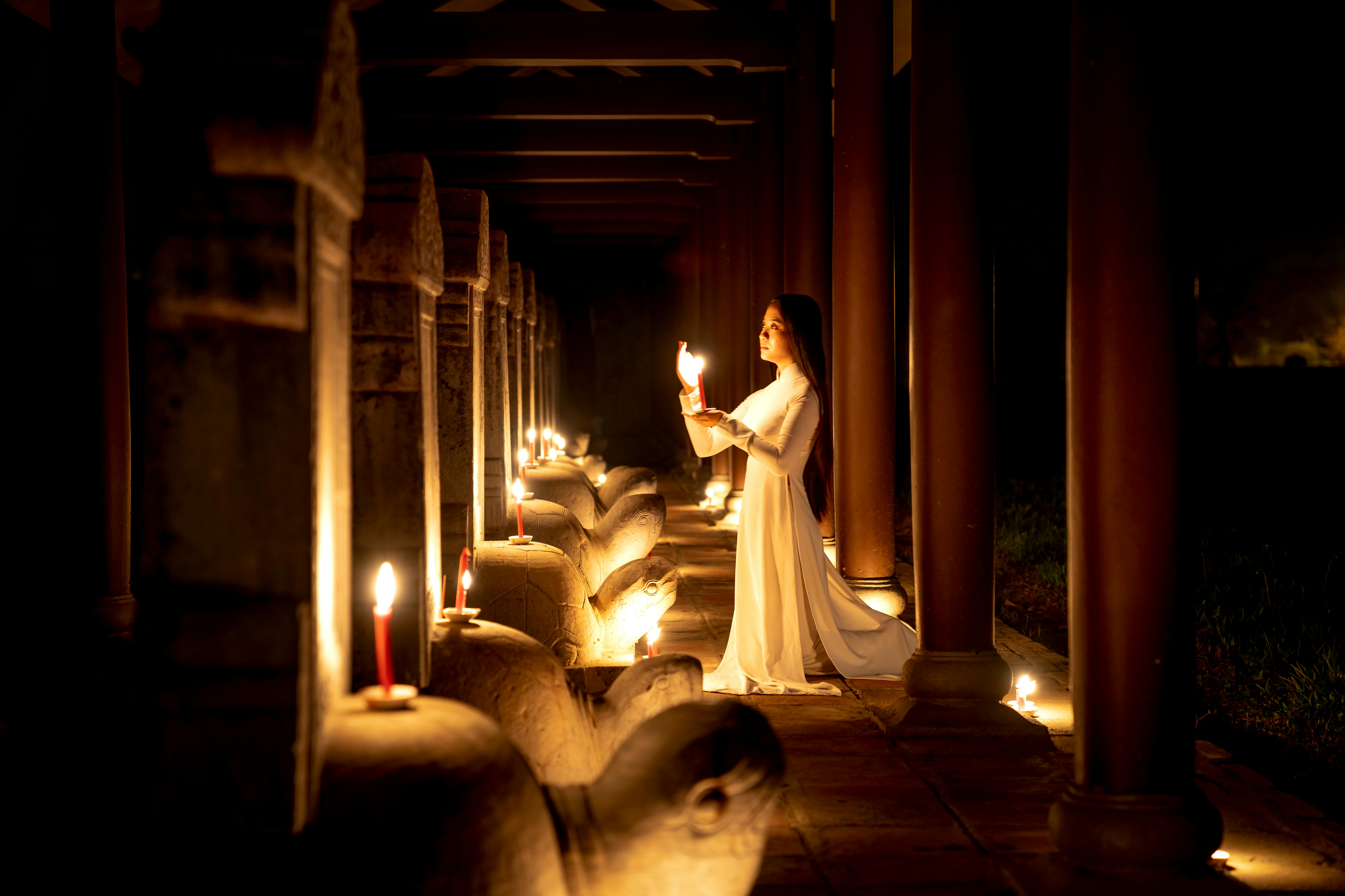 불이 나고 소방관이 출동하는을 상징하는 이미지