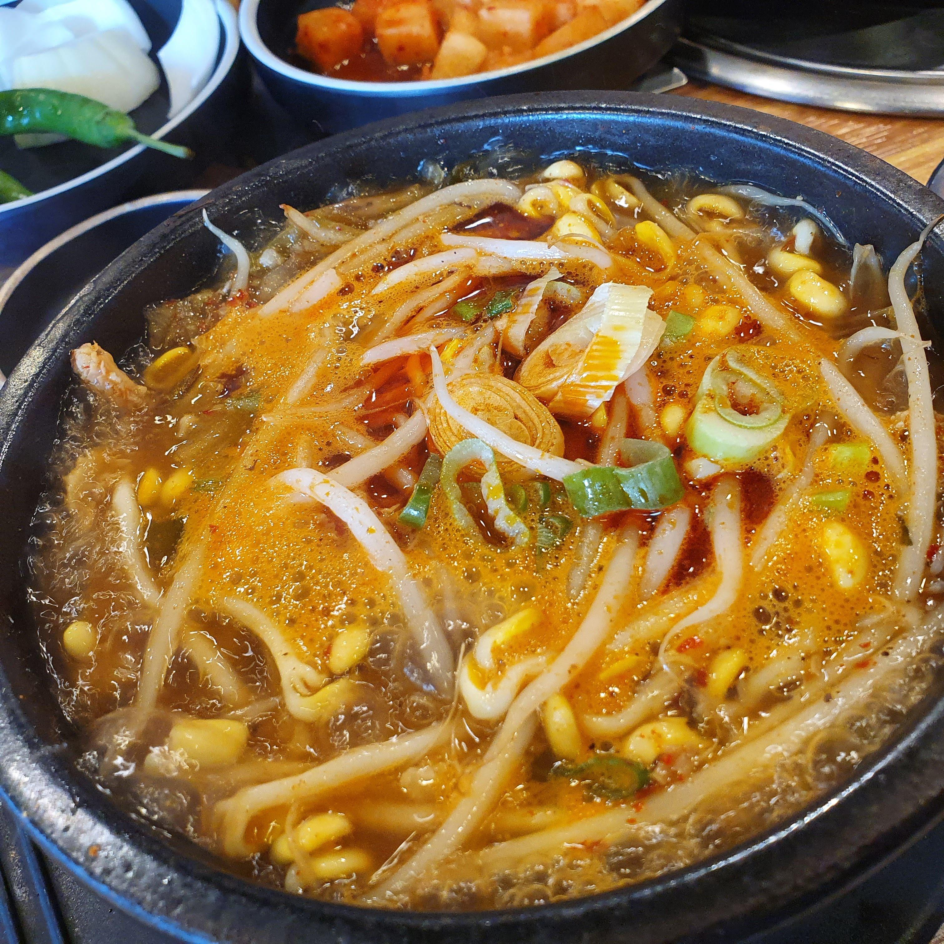 본가왕뼈감자탕 선지해장국