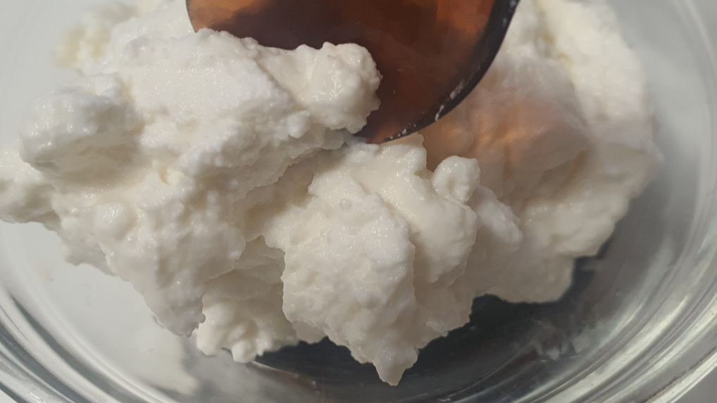 유청을 3시간 정도 빼서 유청 이 많은 상태 사진