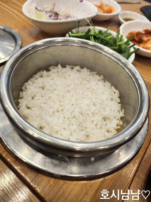 남원추어탕 누룽지 만들기 전 돌솥 속 모습