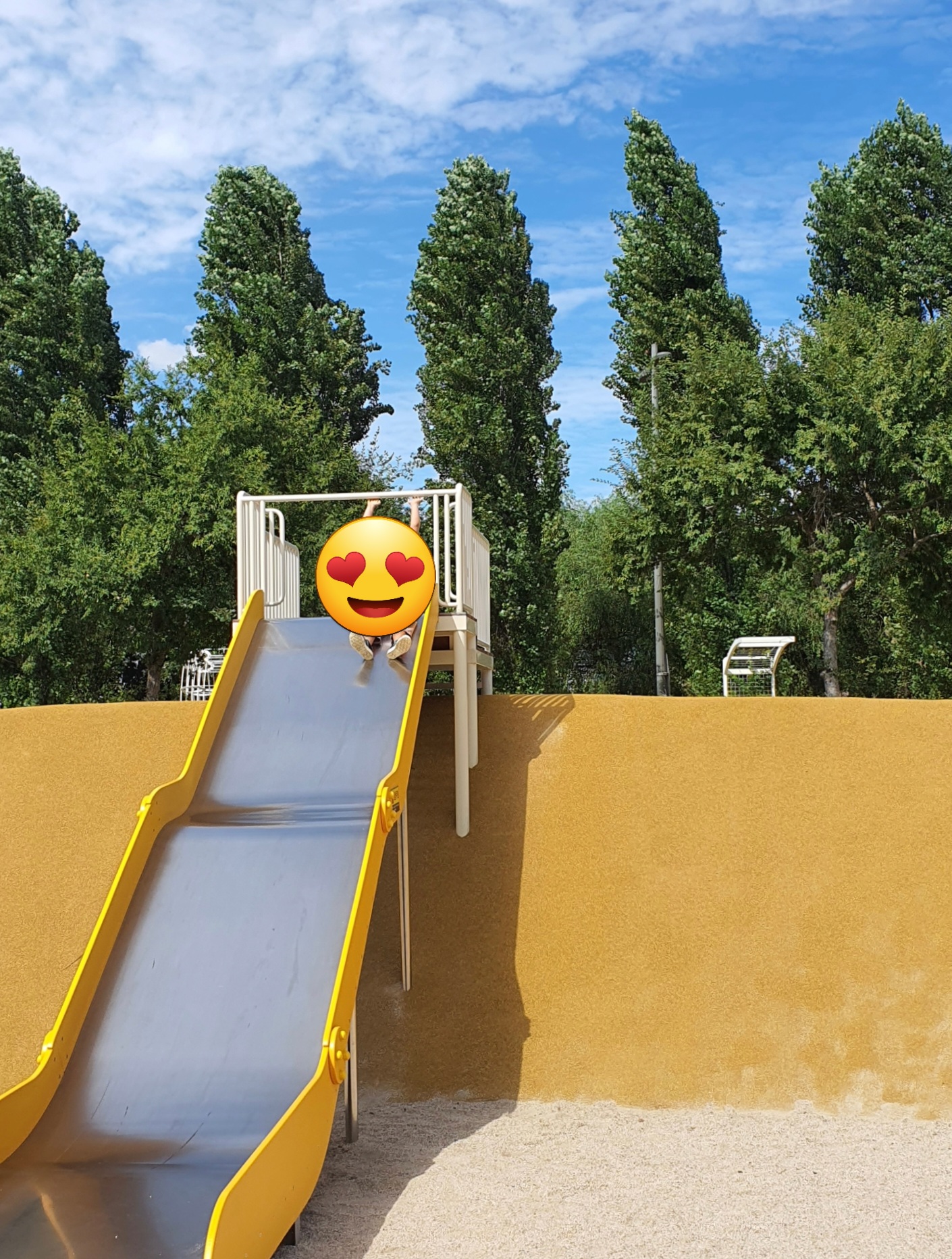 미끄럼틀이-하나-더-있어요.