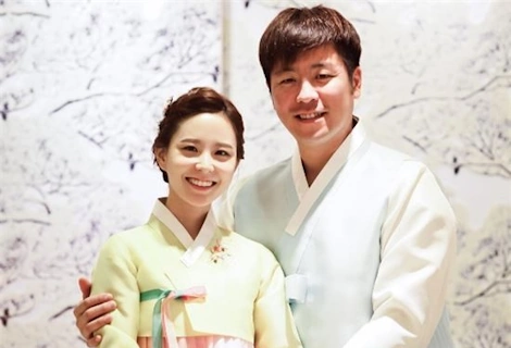 강민호 프로필 FA 누적 연봉 와이프 신소연 기상캐스터 자녀 고향 수상 일정 영화 삼성 영구결번