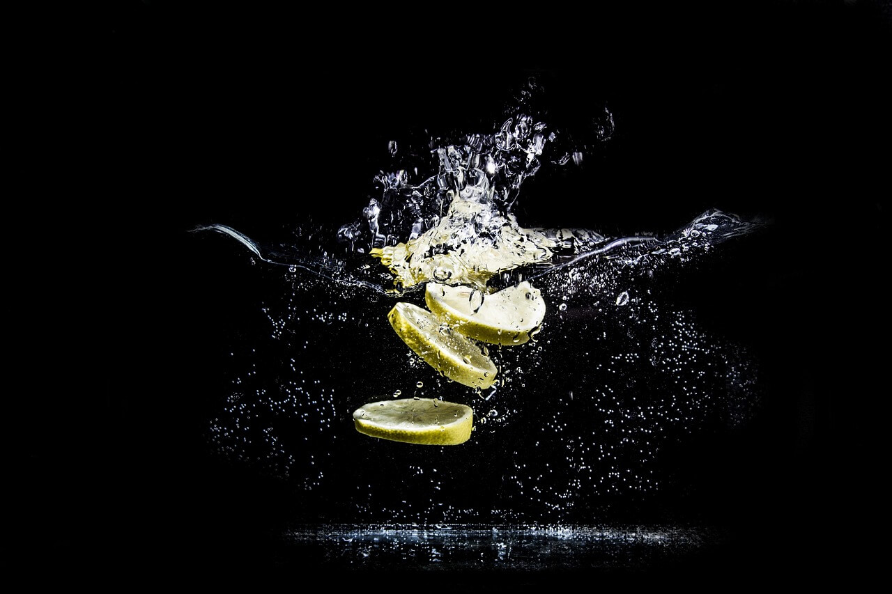 아침마다 마시는 레몬물 효능 7가지 — 디톡스부터 피부까지!