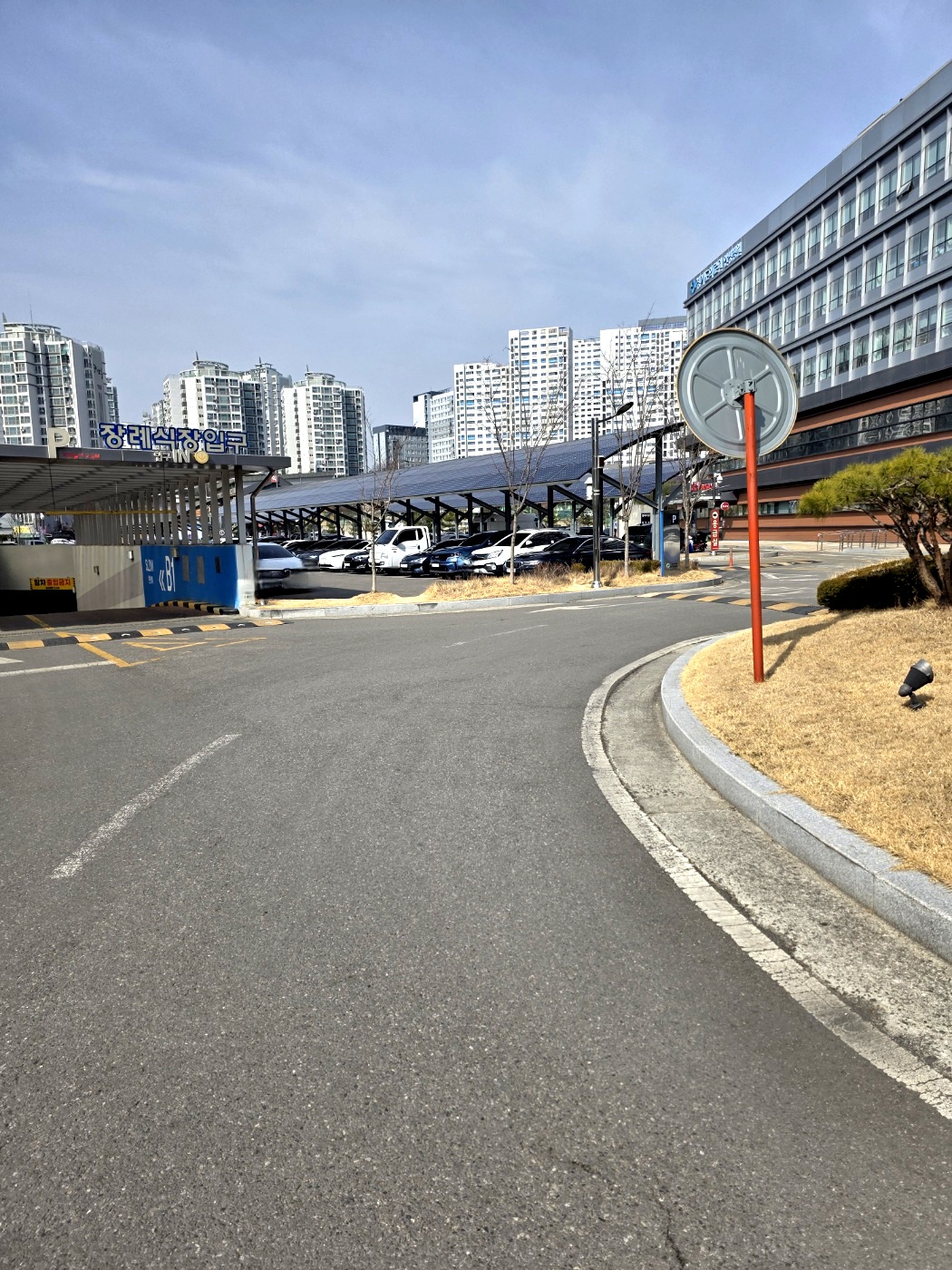 주차공간이-더욱-업그레이드-됬습니다.