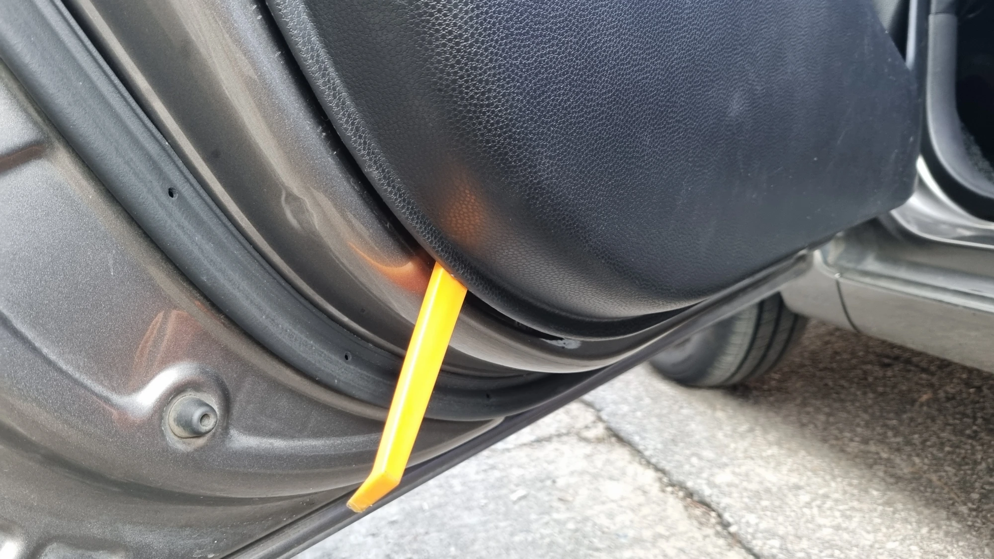 도어트림 떼는 방법