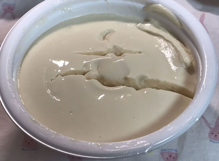 누런 색의 리코타 치즈