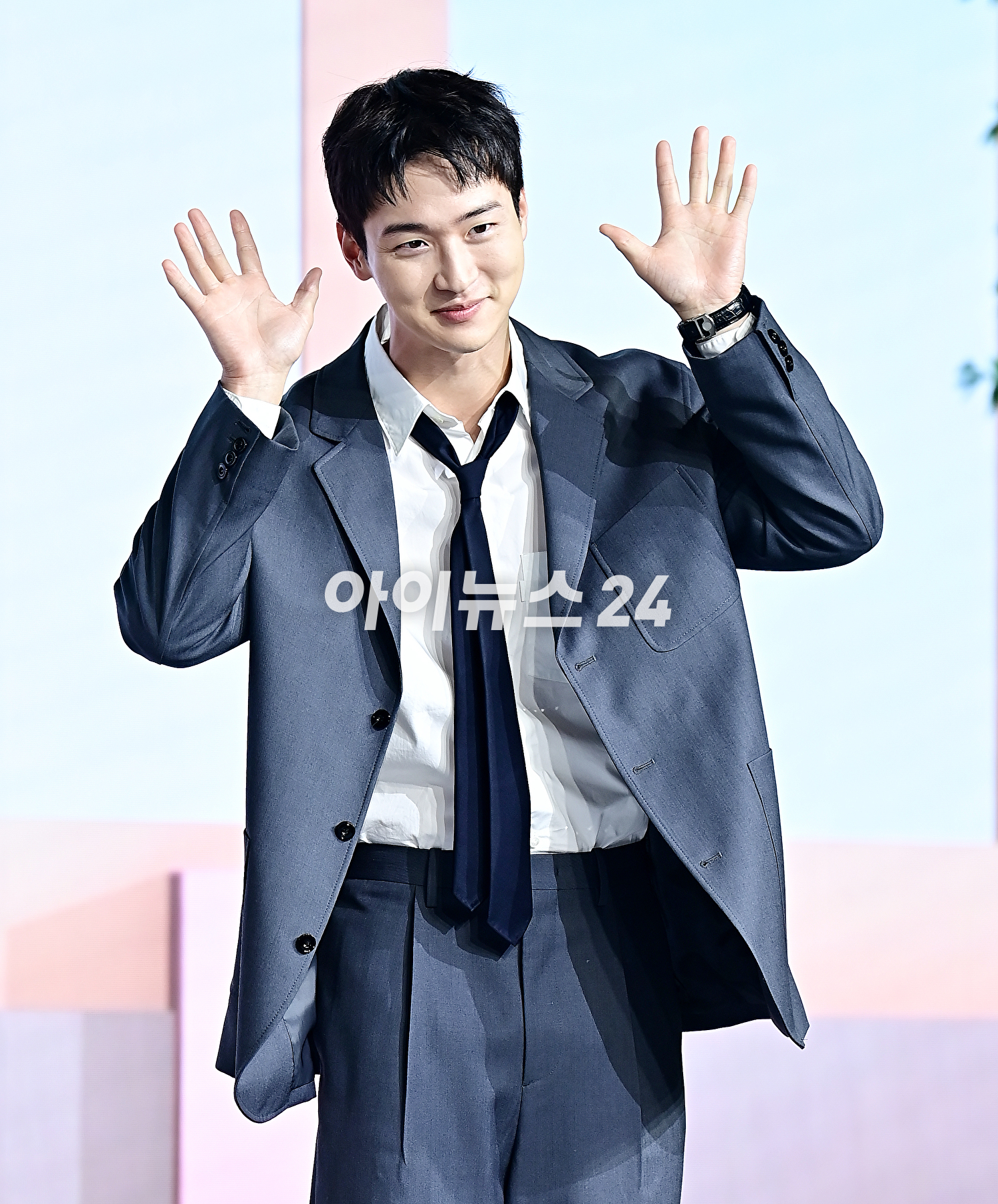 배우 장동윤이 1일 오전 서울 종로구 JW 메리어트호텔 동대문 스퀘어에서 열린 넷플릭스 '정신병동에도 아침이 와요' 제작발표회에서 포토타임을 갖고 있다. [사진=곽영래 기자]