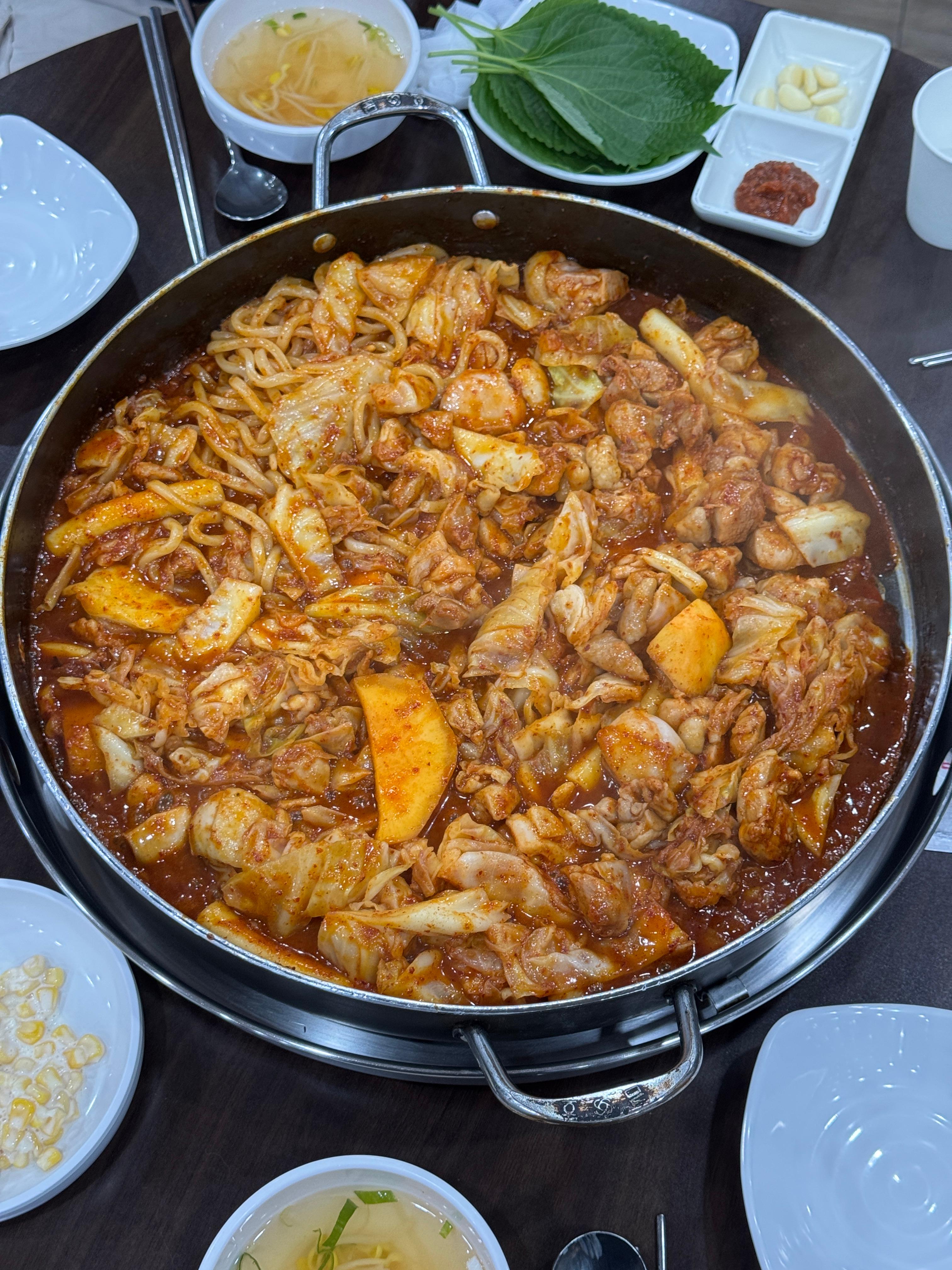 상암 닭이봉 춘천닭갈비