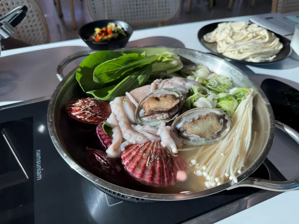 하우고개맛집추천-뉴욕해물칼국수