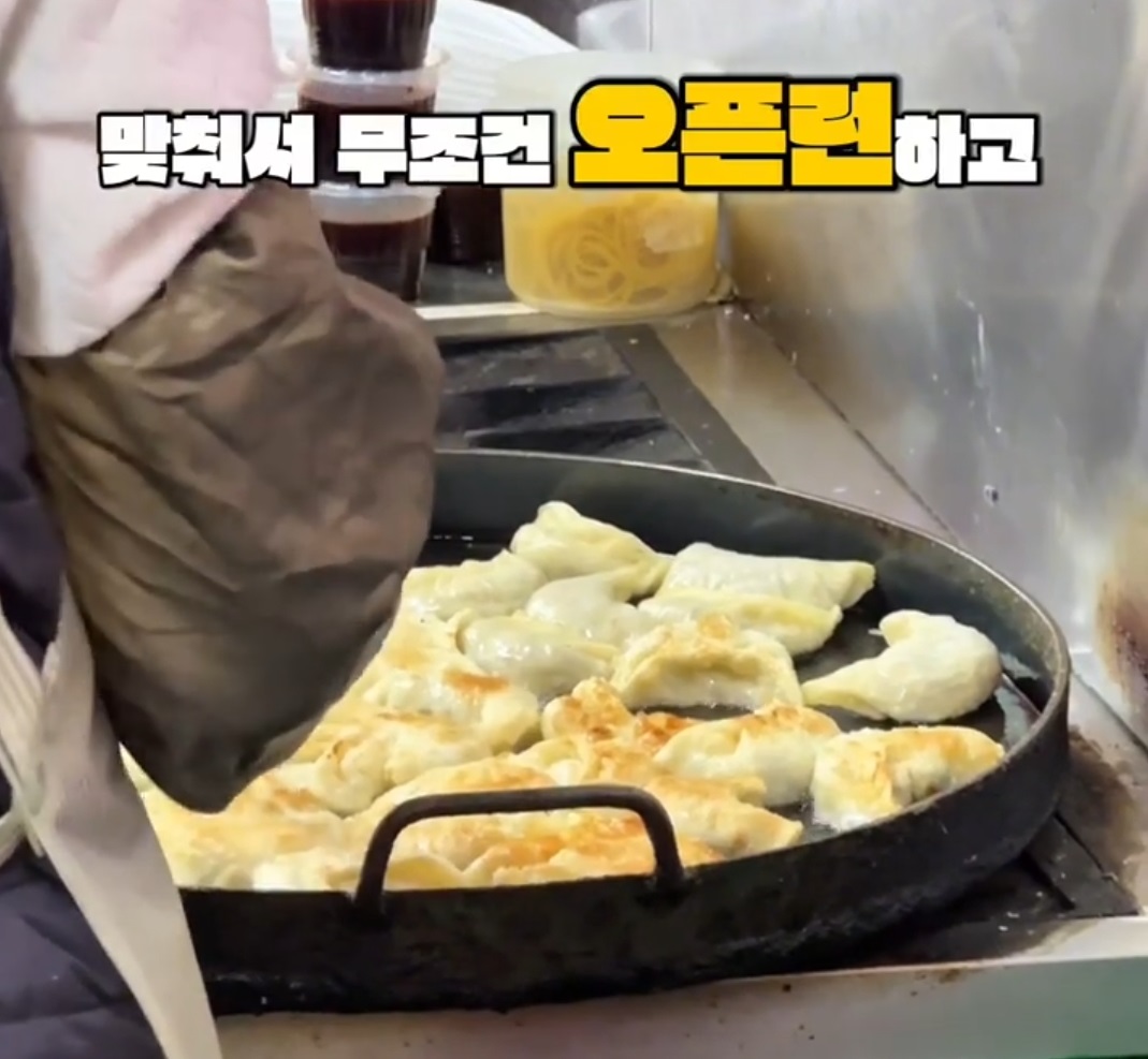 부산-기장-만두-양대산맥-60년-전설의-군만두