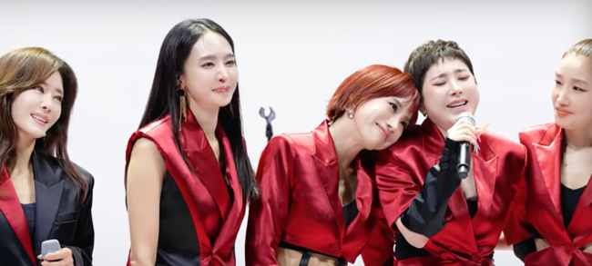 쥬얼리 완전체 무대 20년 만에 재결합하며 팬들 앞에 선 조민아와 서인영의 진솔한 이야기 참고 이미지 2