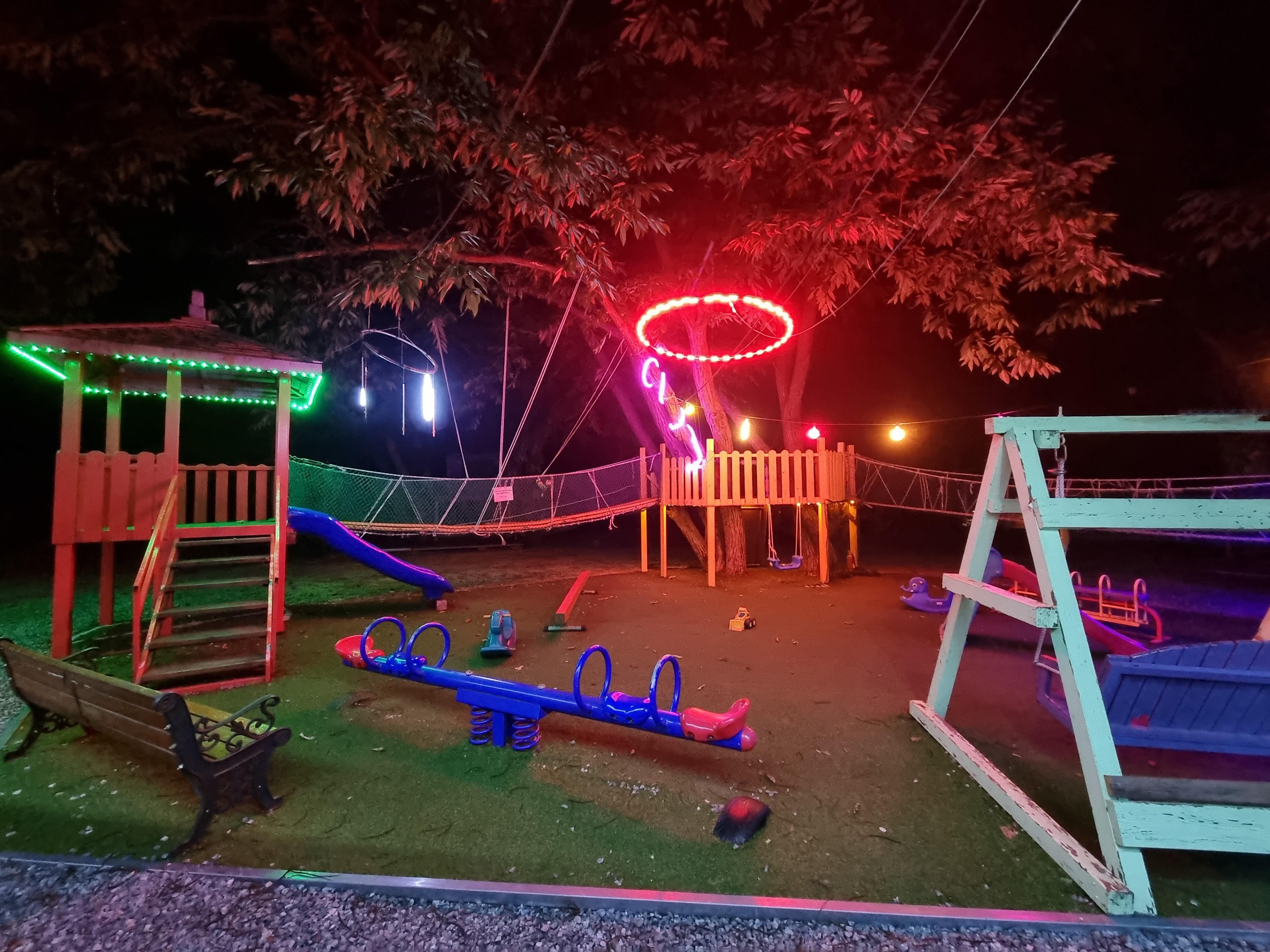 놀이터 밤 모습