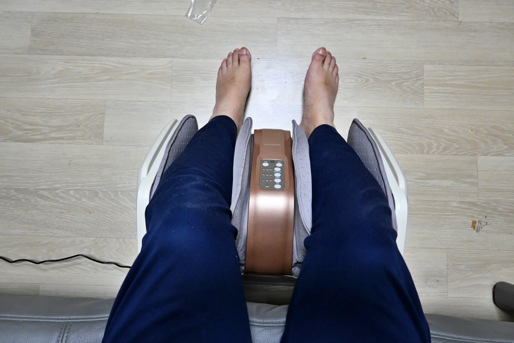 웰모아 웰러쉬 다리마사지기 HCW-60S 어떤 자세에서도 마사지 가능 사진11