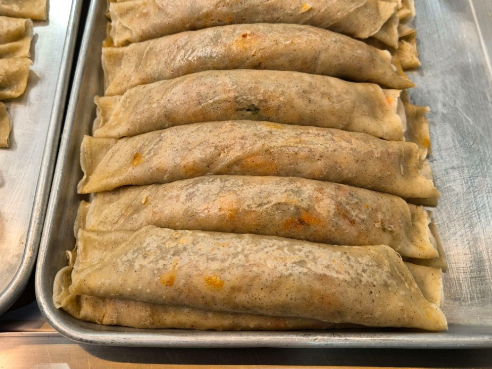 영월서부시장 메밀전병을 쌓아놓은 모습