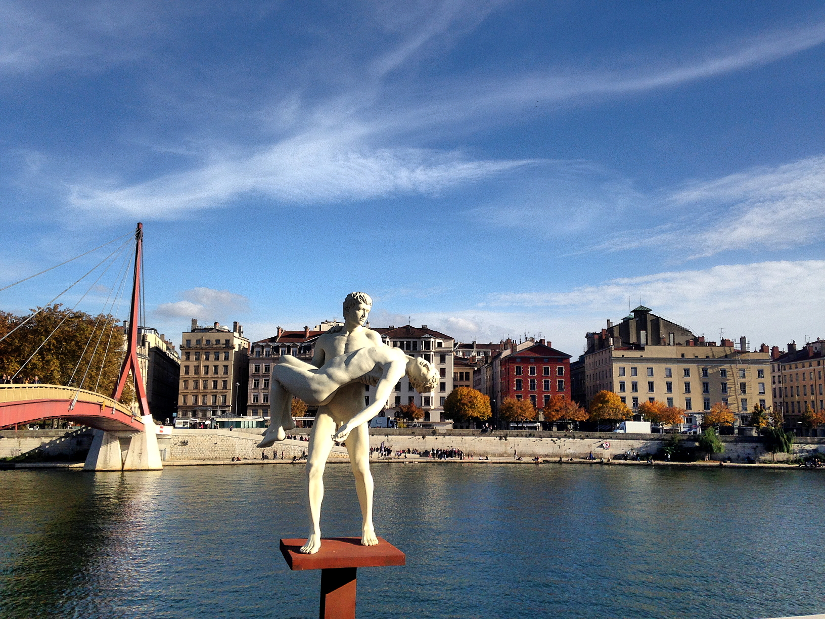 프랑스 어학연수 중 촬영한 사진 리옹 손강 조각상