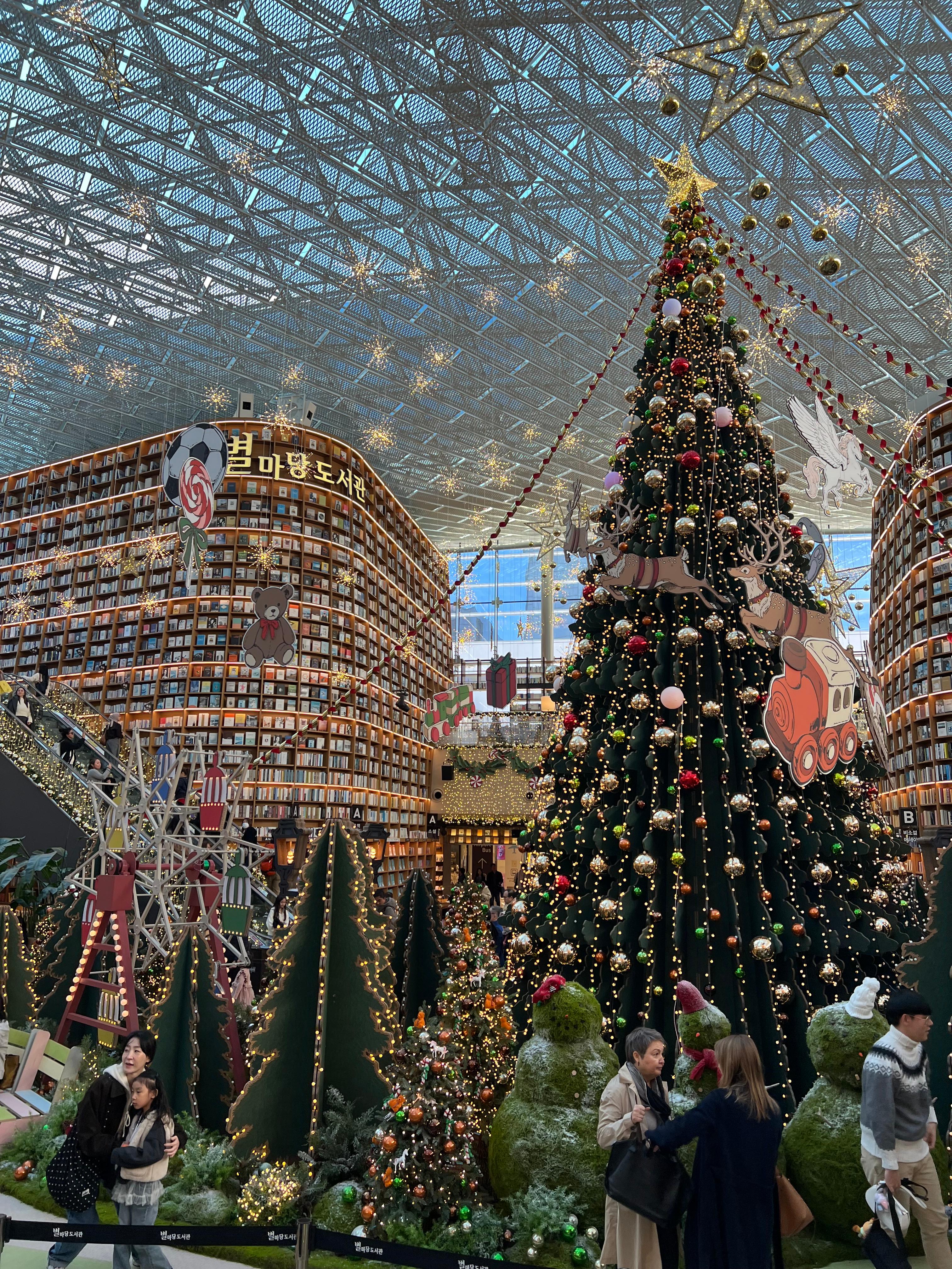 별마당도서관 크리스마스 트리