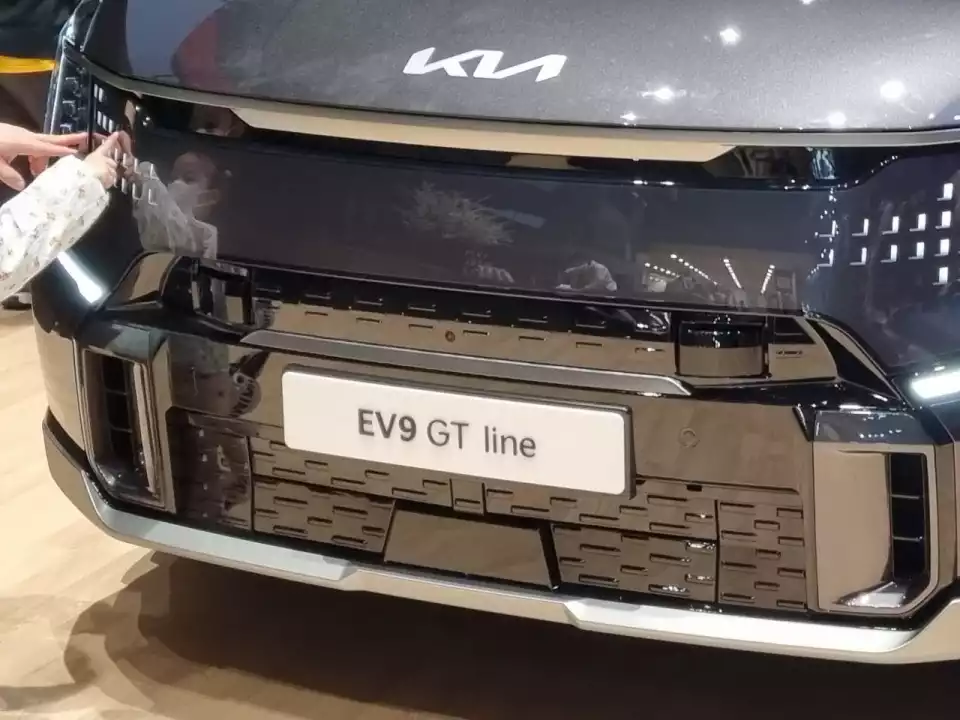 EV9 GT-라인에는 좌우로 라이다가 붙습니다.