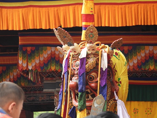 부탄의 축제(Tsechu) : 전통 춤과 불교적 가르침
