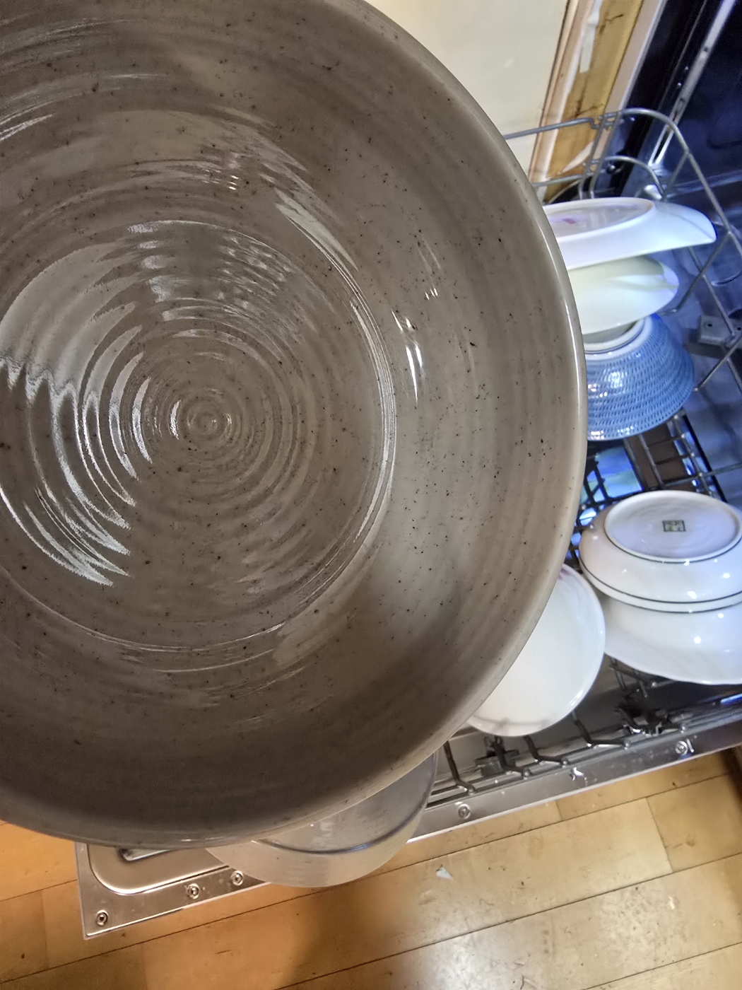 세척 후 그릇들 모습 이미지