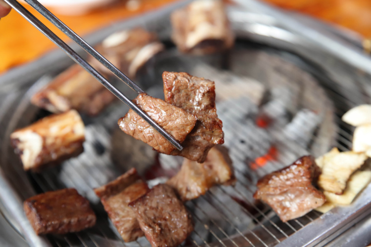 6시내고향 포천 김갑수, 장민호가 감탄하며 폭풍흡입한 이동갈비 소갈비 돼지갈비 숯불갈비 구이 맛집 추천