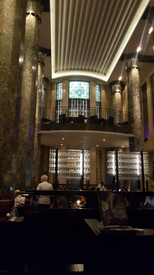 시드니 ROCKPOOL Bar&Grill 내부사진