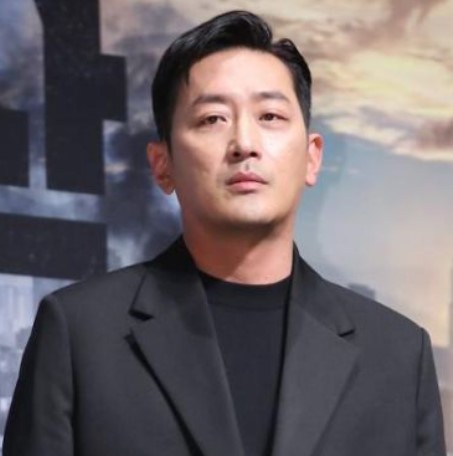 하정우 배우 사진입니다.