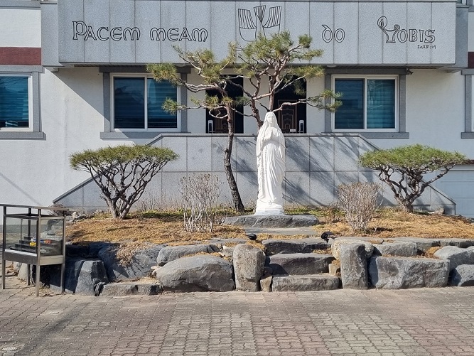 대전 유천동성당 성모상