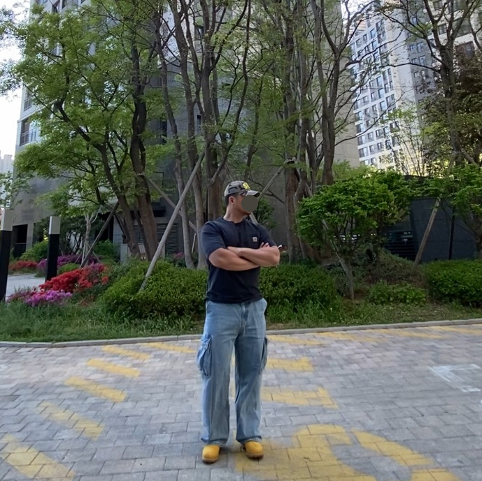 데일리룩('26. 4. 27.)블루썬플라워 SUN로고 카모플라주 빈티지 카모 볼캡, 칼하트 포켓 반팔티셔츠 K87, 무신사스탠다드 워싱 카고 팬츠, 팀버랜드 6인치 워커 부츠