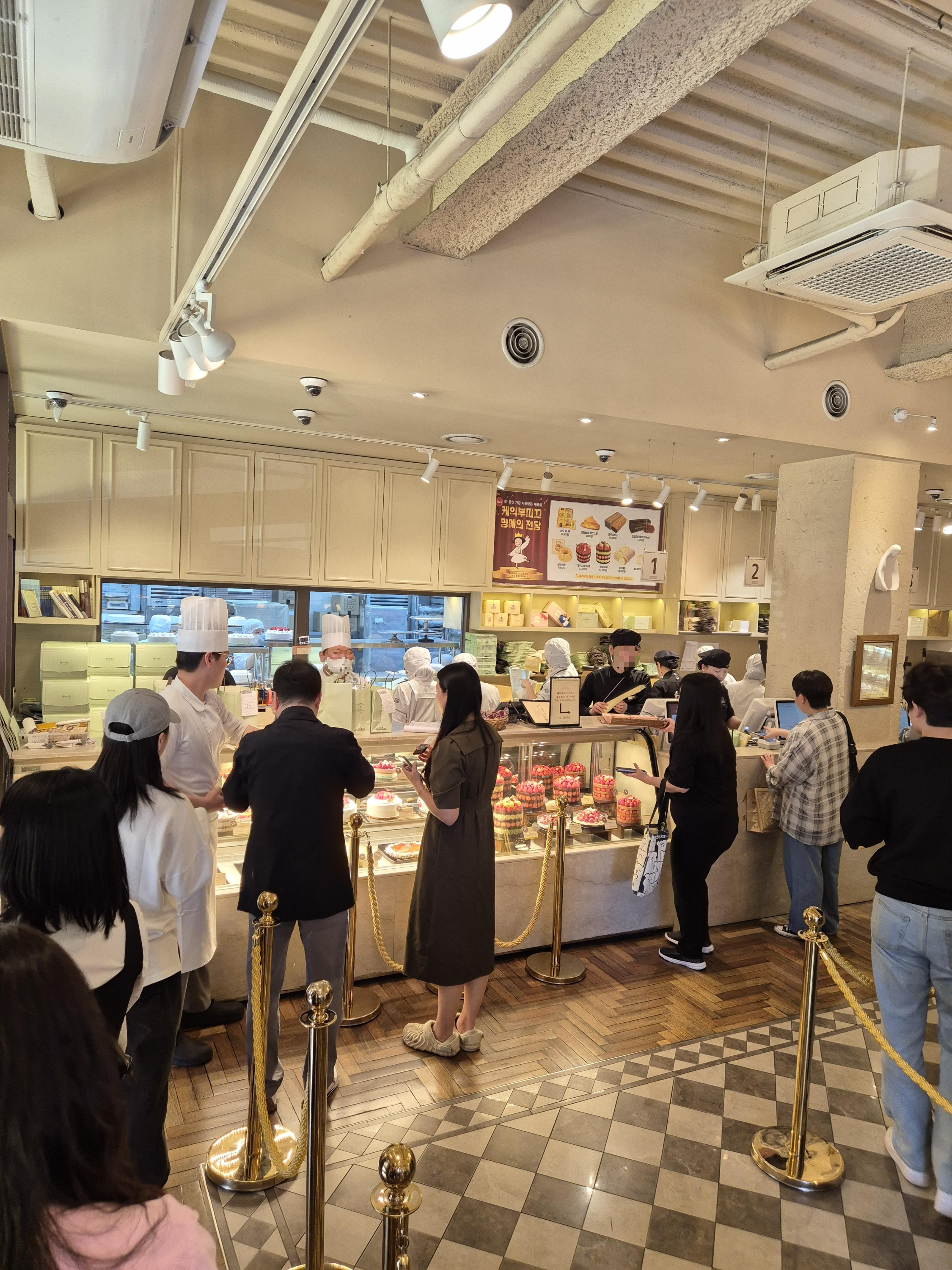 성심당 케익부티크 본점 실내 사진