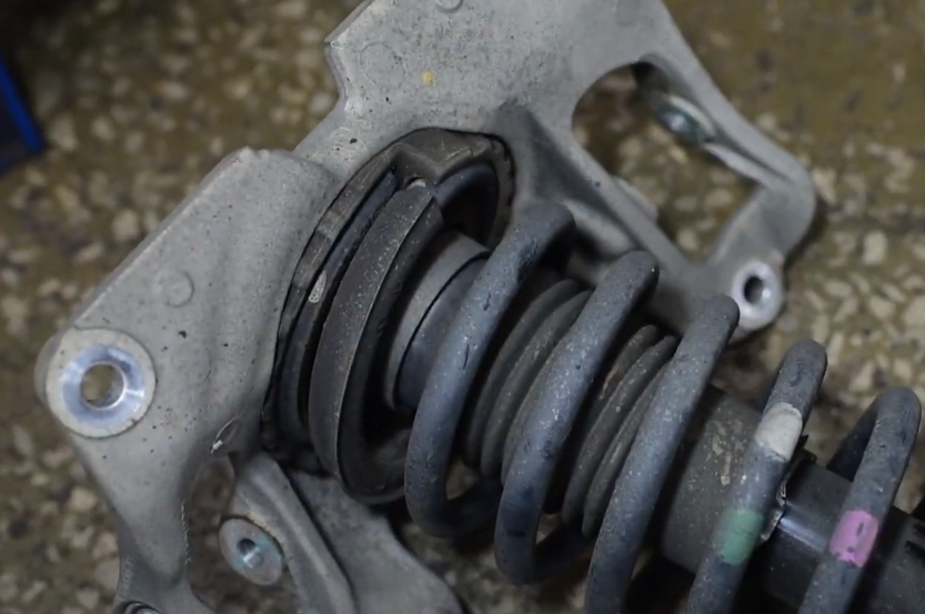 방지턱넘을때-찌그덕소리-쇼바노후