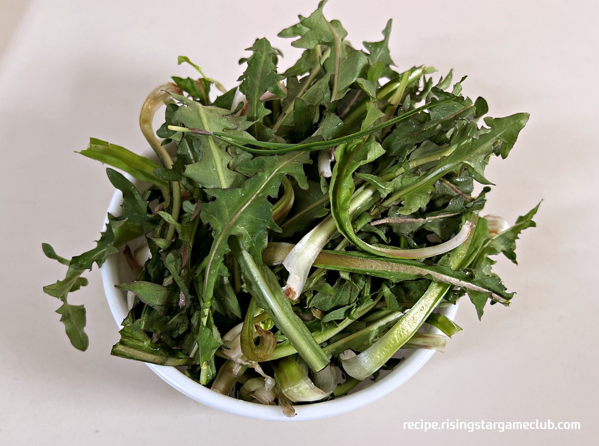 손질해서 저장해 둔 민들레