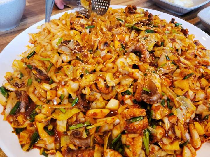 트렌드스페셜 논산 쭈꾸미 비빔 칼국수 맛집