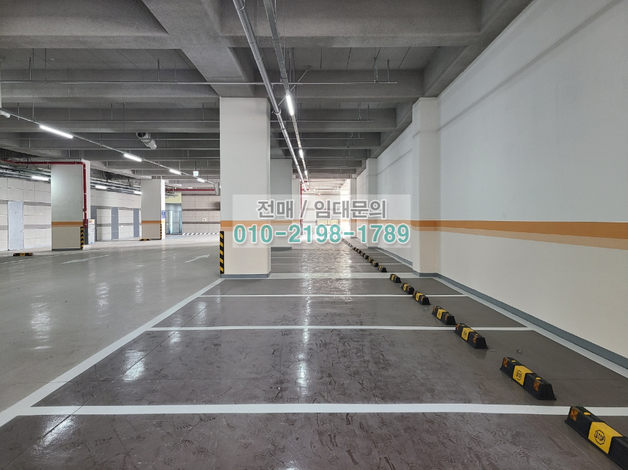 드라이브인 통로 및 주차 사진