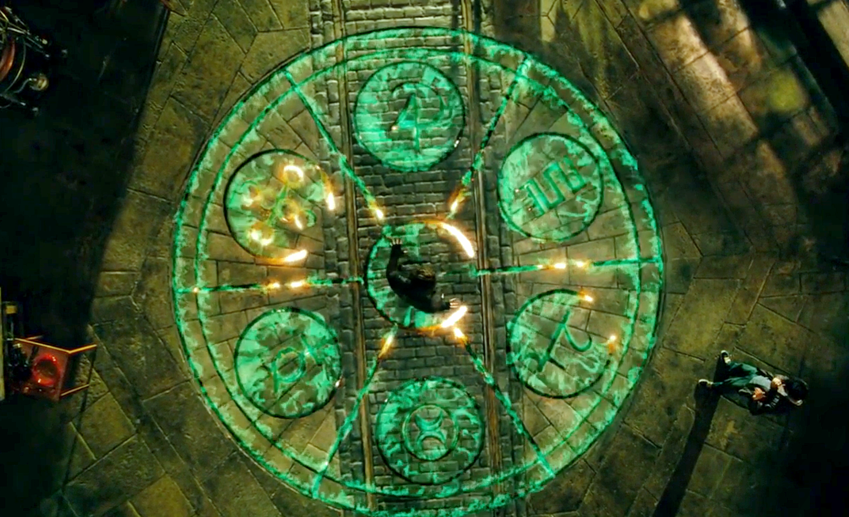 영화 마법사의 제자 발타자르 블레이크가 멀린의 원을 만든 장면