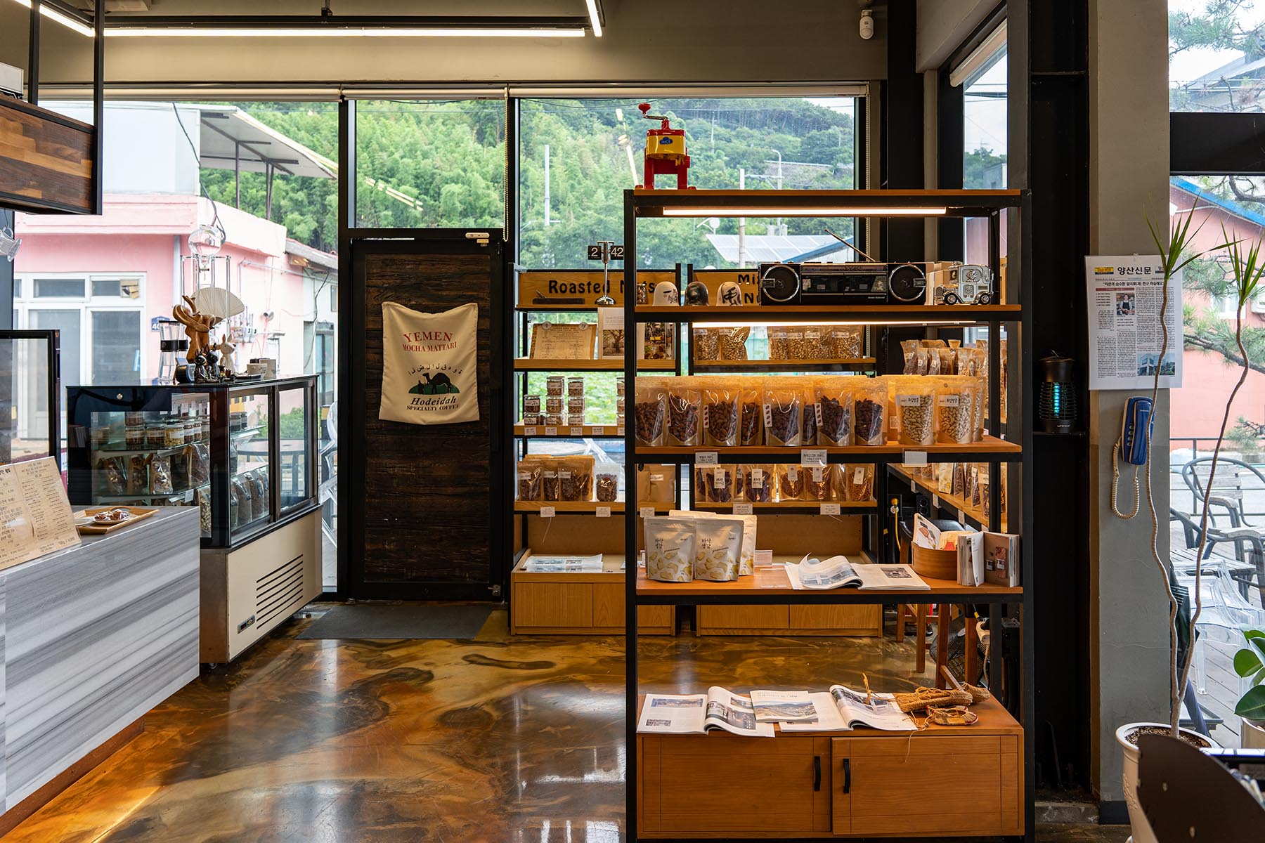 순수알곡 견과류 매대