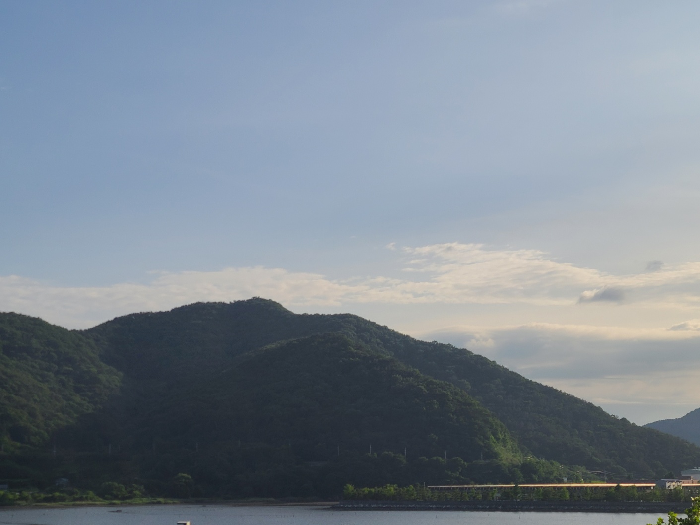 바다가 보이는 마산 덕동 맛집 마산 가포 카페 Adagio(아다지오) 하늘
