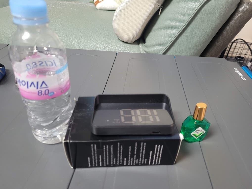 M2 HUD 생수병과 크기 배교