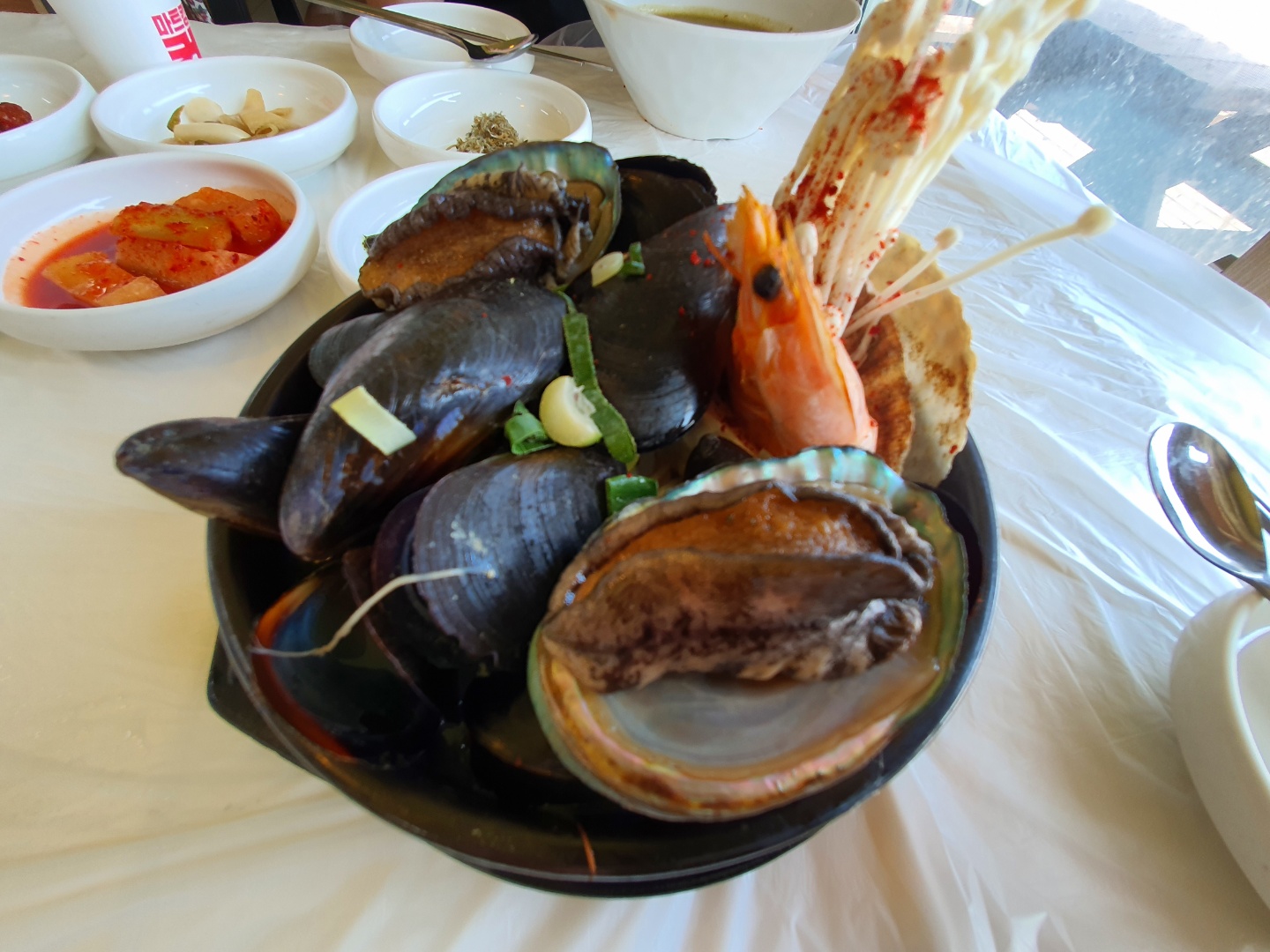 전복해물뚝배기