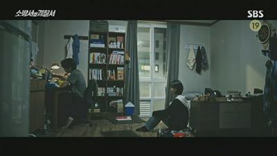 협박을 받으며 괴로워 하고 있는 범인의 사진입니다.